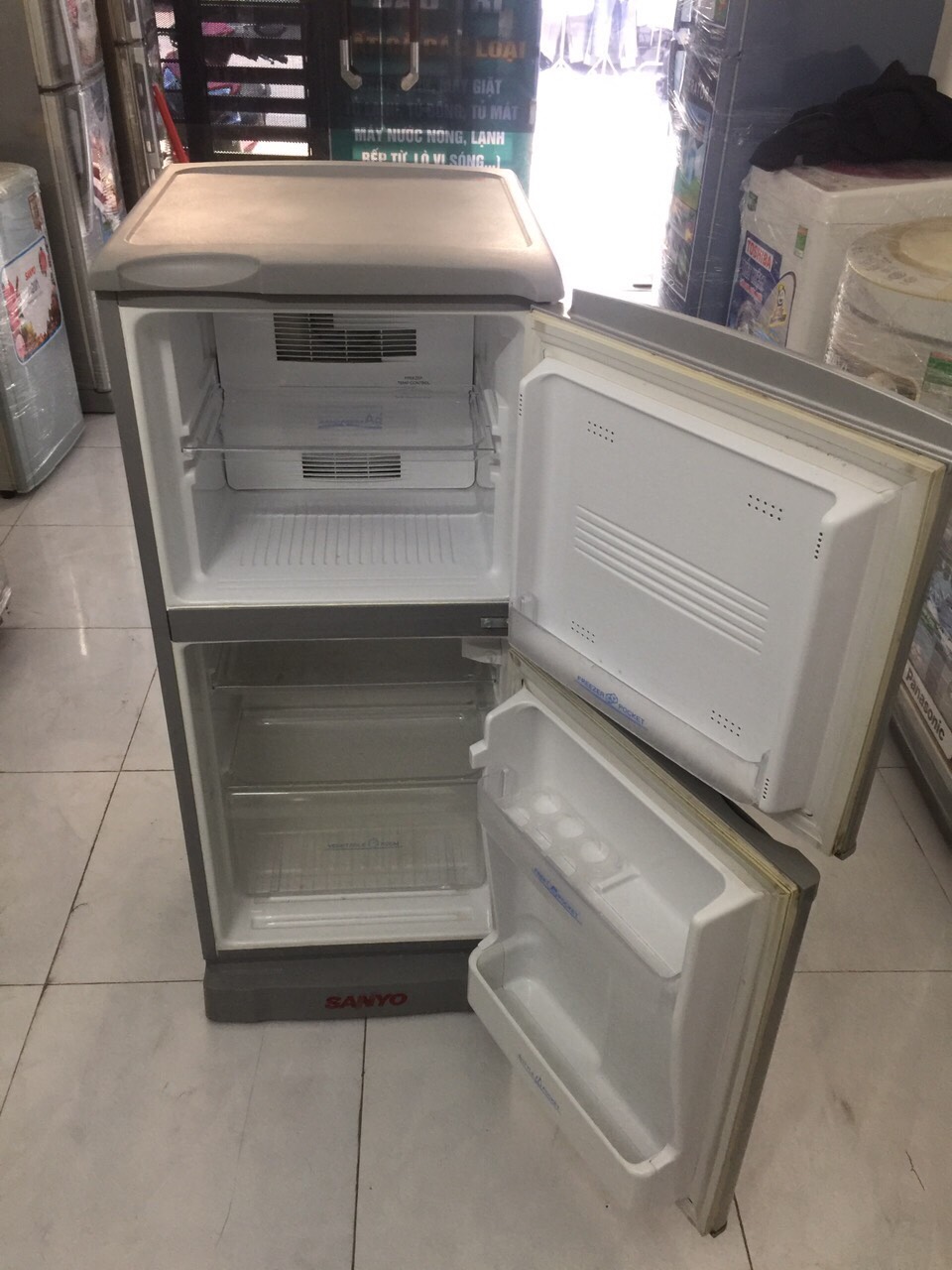Tủ Lạnh SANYO 120L đời mới nguyên zing 100% ngoại hình máy mới đẹp 97%