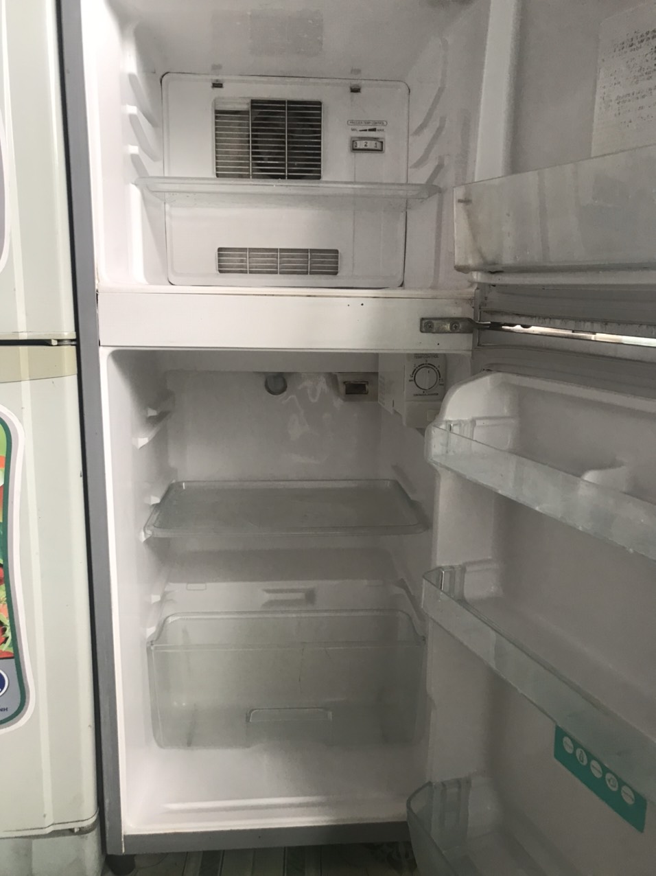 Tủ Lạnh TOSHIBA 130L đời mới nguyên zing 100% ngoại hình máy mới đẹp 97% 2
