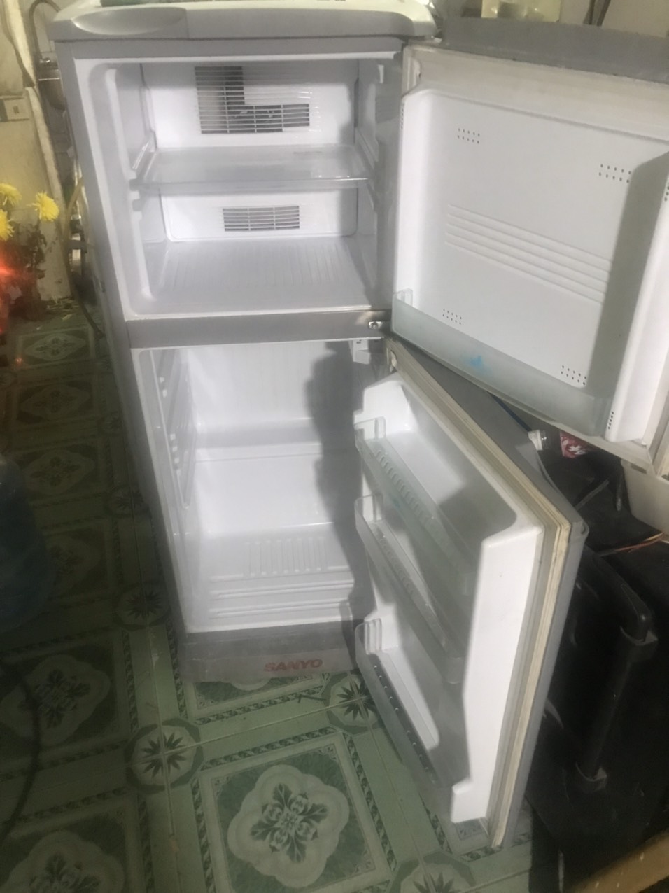 Tủ Lạnh TOSHIBA 130L đời mới nguyên zing 100% ngoại hình máy mới đẹp 97%